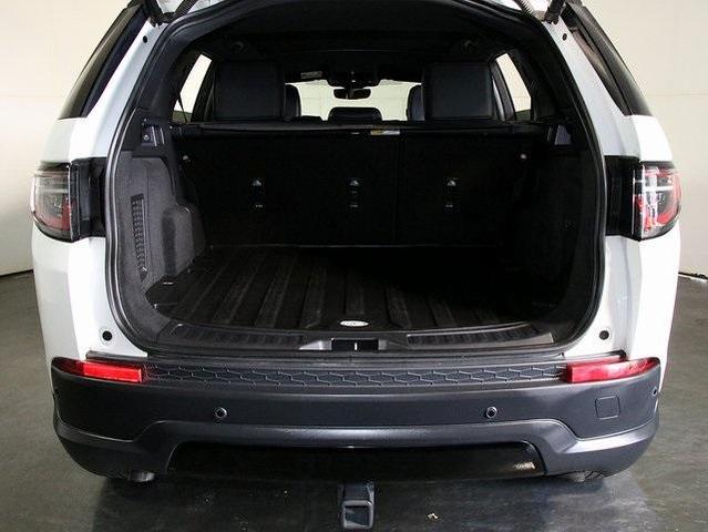 Photo of 2023 Fuji White Land Rover Discovery Sport