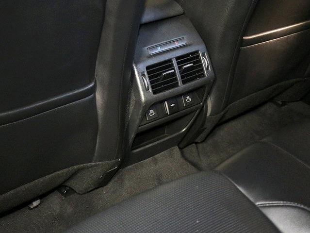 Photo of 2023 Fuji White Land Rover Discovery Sport
