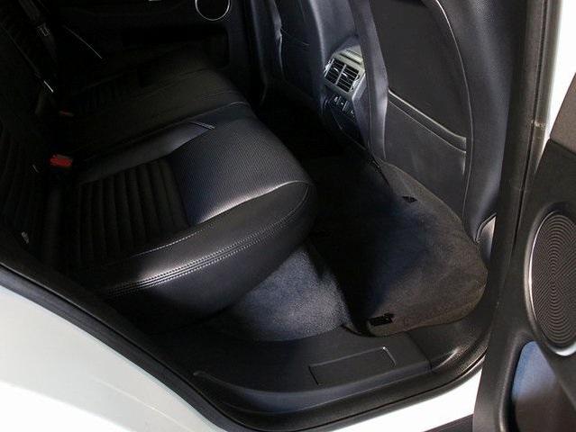 Photo of 2023 Fuji White Land Rover Discovery Sport