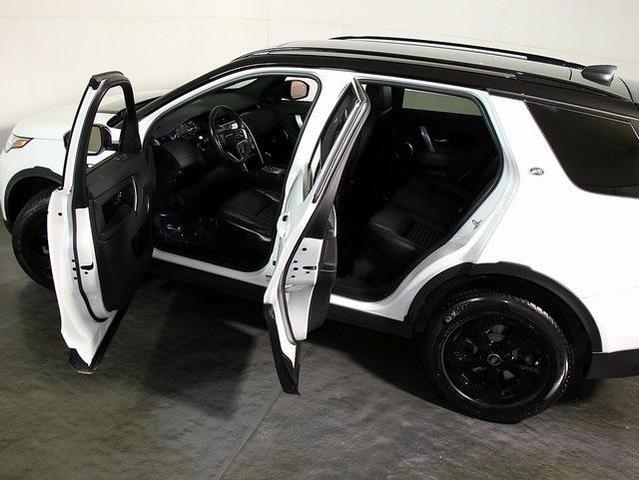 Photo of 2023 Fuji White Land Rover Discovery Sport