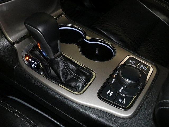 Photo of 2019 Bright White Clearcoat Jeep Grand Cherokee