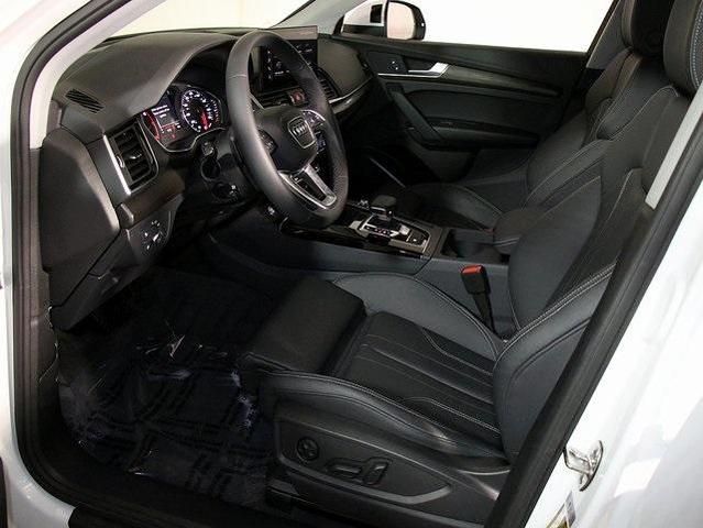 Photo of 2024 Glacier White Metallic Audi Q5