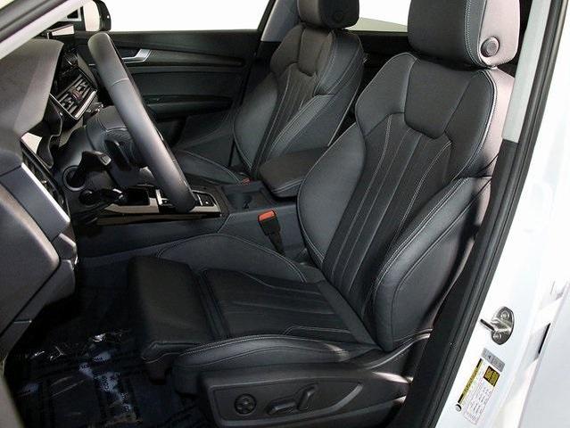 Photo of 2024 Glacier White Metallic Audi Q5