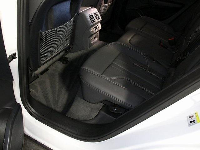 Photo of 2024 Glacier White Metallic Audi Q5