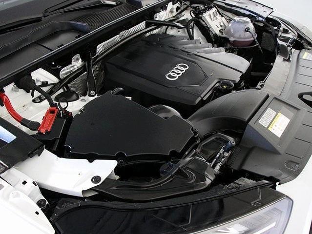 Photo of 2024 Glacier White Metallic Audi Q5
