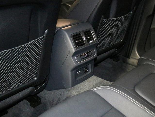 Photo of 2024 Glacier White Metallic Audi Q5