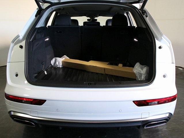 Photo of 2024 Glacier White Metallic Audi Q5