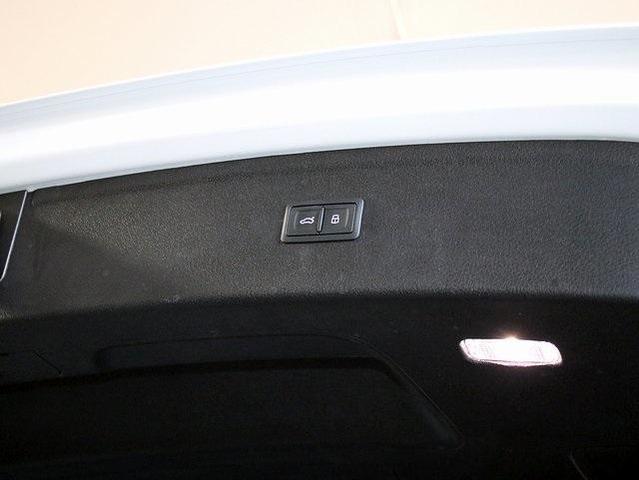 Photo of 2024 Glacier White Metallic Audi Q5