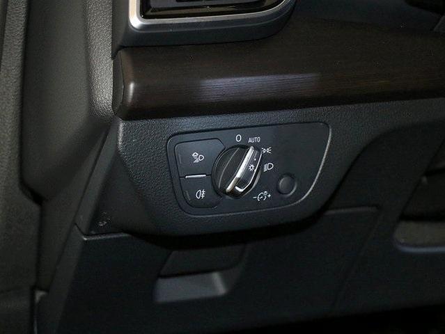 Photo of 2024 Glacier White Metallic Audi Q5