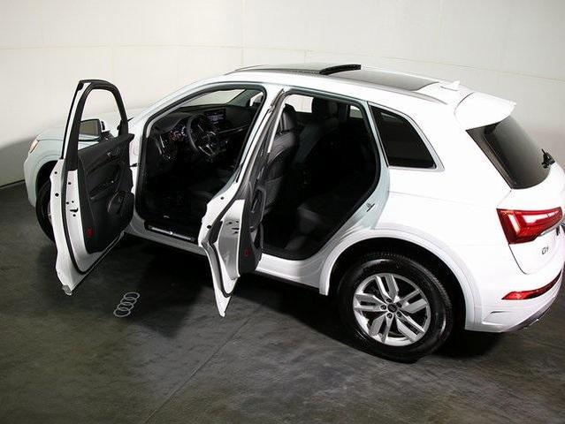 Photo of 2024 Glacier White Metallic Audi Q5