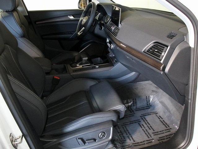 Photo of 2024 Glacier White Metallic Audi Q5