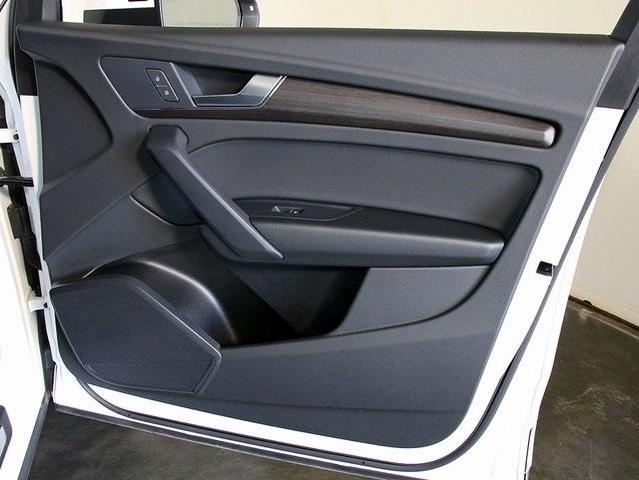 Photo of 2024 Glacier White Metallic Audi Q5