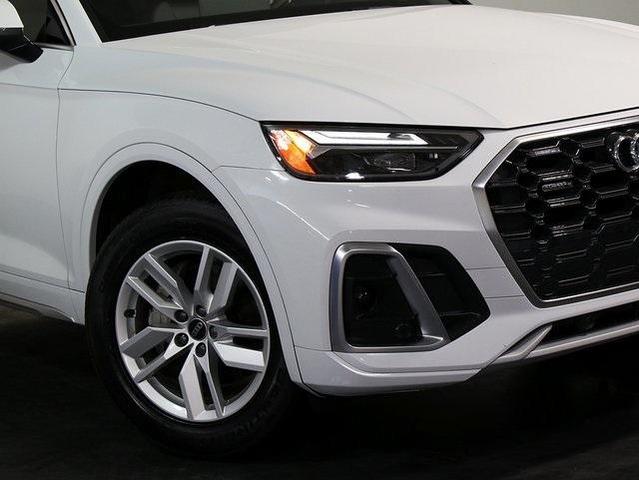 Photo of 2024 Glacier White Metallic Audi Q5