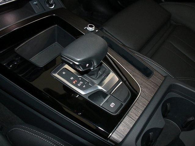 Photo of 2024 Glacier White Metallic Audi Q5