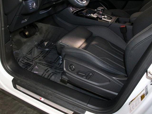 Photo of 2024 Glacier White Metallic Audi Q5