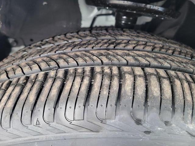 Photo of 2025 Everest White Pearl Tricoat Nissan Pathfinder