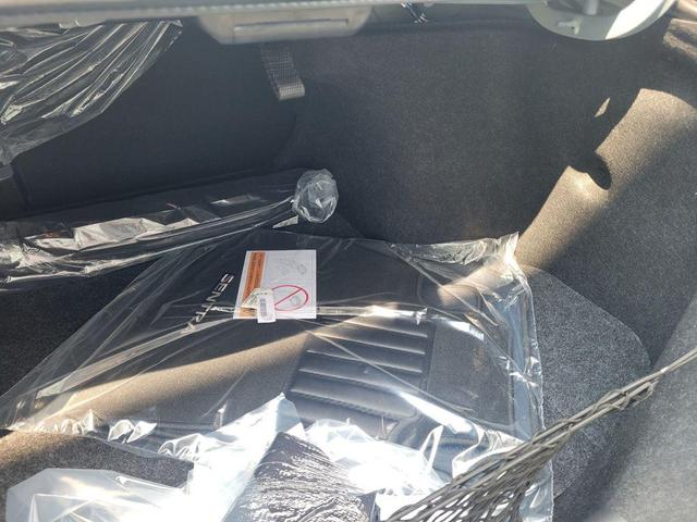 Photo of 2025 Aspen White Tricoat/Super Black Nissan Sentra