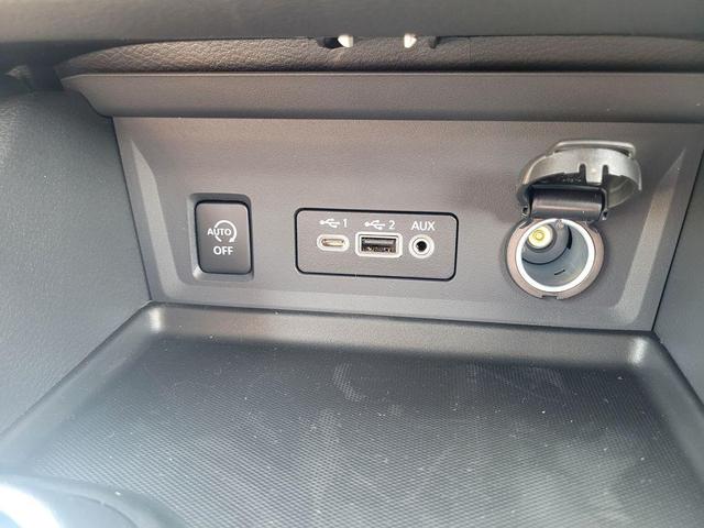Photo of 2025 Aspen White Tricoat/Super Black Nissan Sentra