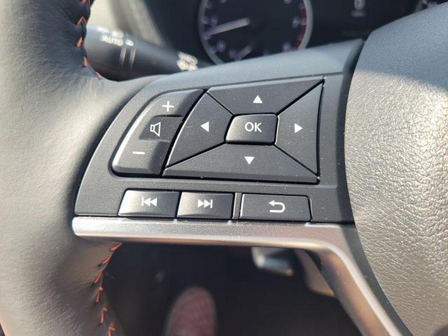 Photo of 2025 Aspen White Tricoat/Super Black Nissan Sentra