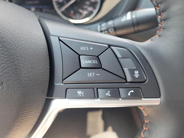 Photo of 2025 Aspen White Tricoat/Super Black Nissan Sentra