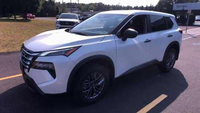 Photo of 2025 Everest White Pearl Nissan Rogue