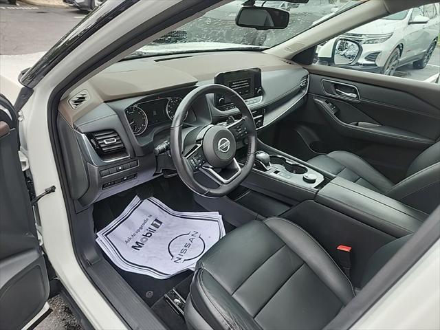 Photo of 2021 Pearl White Tricoat Nissan Rogue