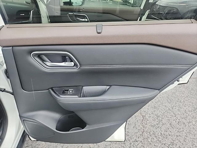 Photo of 2021 Pearl White Tricoat Nissan Rogue