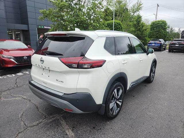 Photo of 2021 Pearl White Tricoat Nissan Rogue