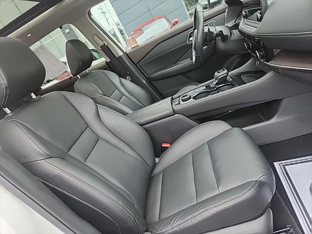 Photo of 2021 Pearl White Tricoat Nissan Rogue