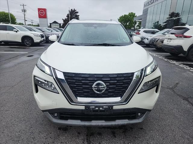 Photo of 2021 Pearl White Tricoat Nissan Rogue