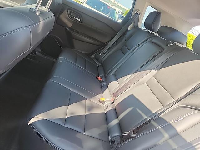 Photo of 2022 Champagne Silver Metallic Nissan Rogue