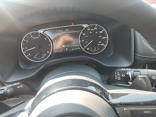 Photo of 2022 Champagne Silver Metallic Nissan Rogue