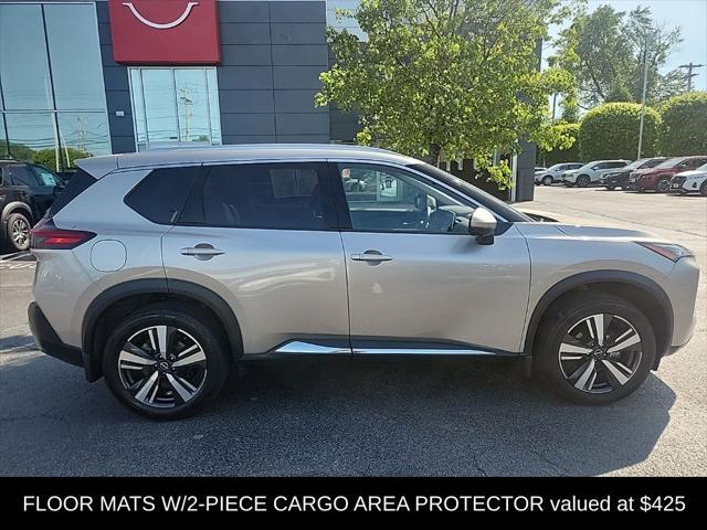 Photo of 2022 Champagne Silver Metallic Nissan Rogue