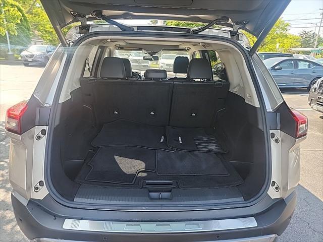 Photo of 2022 Champagne Silver Metallic Nissan Rogue