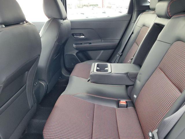 Photo of 2025 Aspen White Tricoat Nissan Kicks