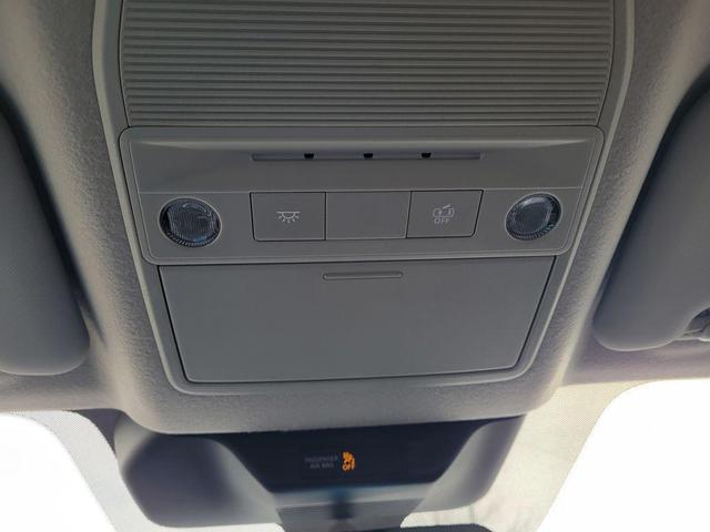 Photo of 2025 Aspen White Tricoat Nissan Kicks
