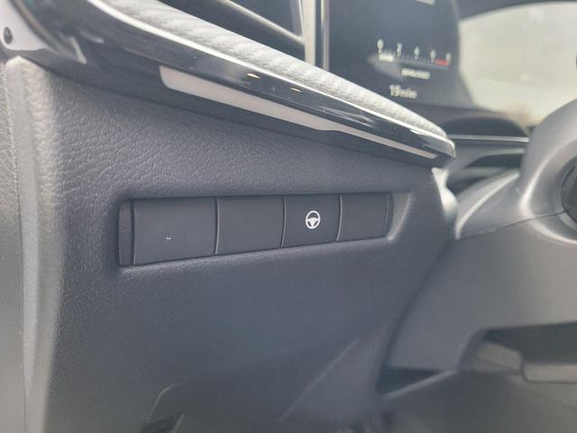Photo of 2025 Aspen White Tricoat Nissan Kicks