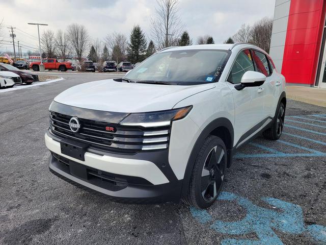 Photo of 2025 Aspen White Tricoat Nissan Kicks
