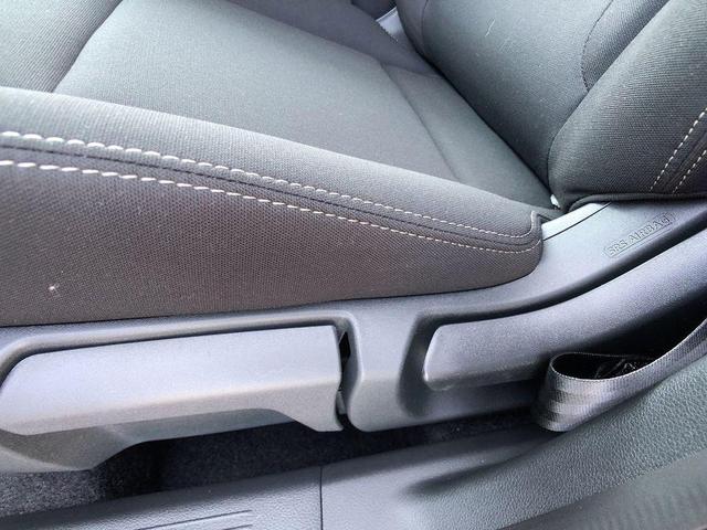 Photo of 2025 Glacier White Nissan Rogue
