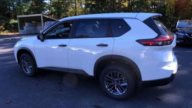 Photo of 2025 Glacier White Nissan Rogue