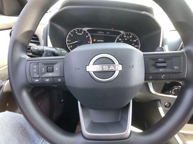 Photo of 2025 Glacier White Nissan Rogue