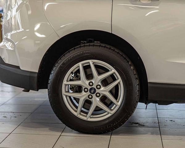 Photo of 2022 Oxford White Ford Edge