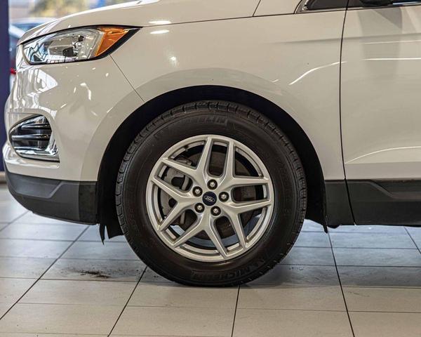 Photo of 2022 Oxford White Ford Edge