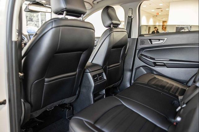 Photo of 2022 Oxford White Ford Edge