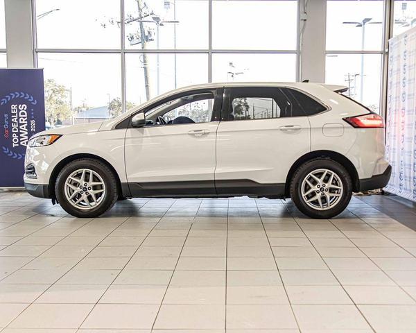 Photo of 2022 Oxford White Ford Edge