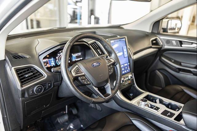 Photo of 2022 Oxford White Ford Edge