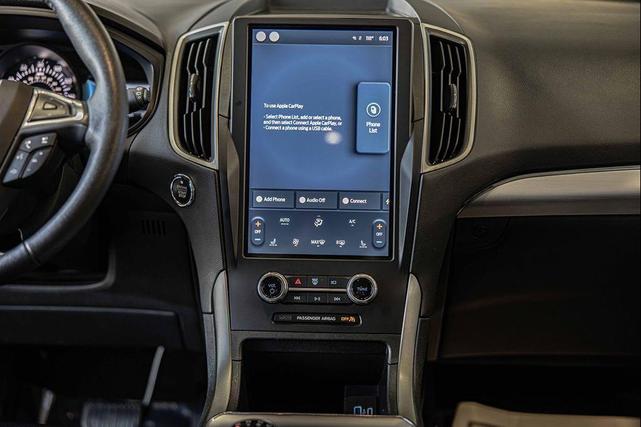 Photo of 2022 Oxford White Ford Edge