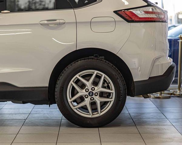 Photo of 2022 Oxford White Ford Edge