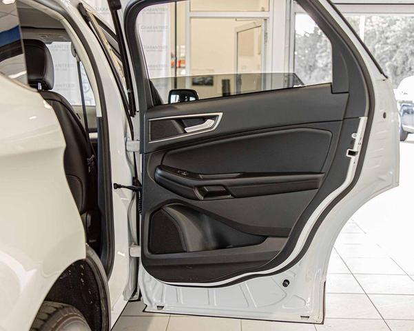 Photo of 2022 Oxford White Ford Edge