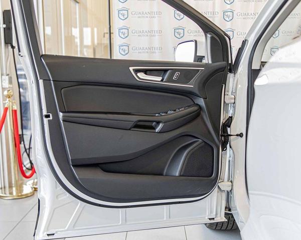 Photo of 2022 Oxford White Ford Edge